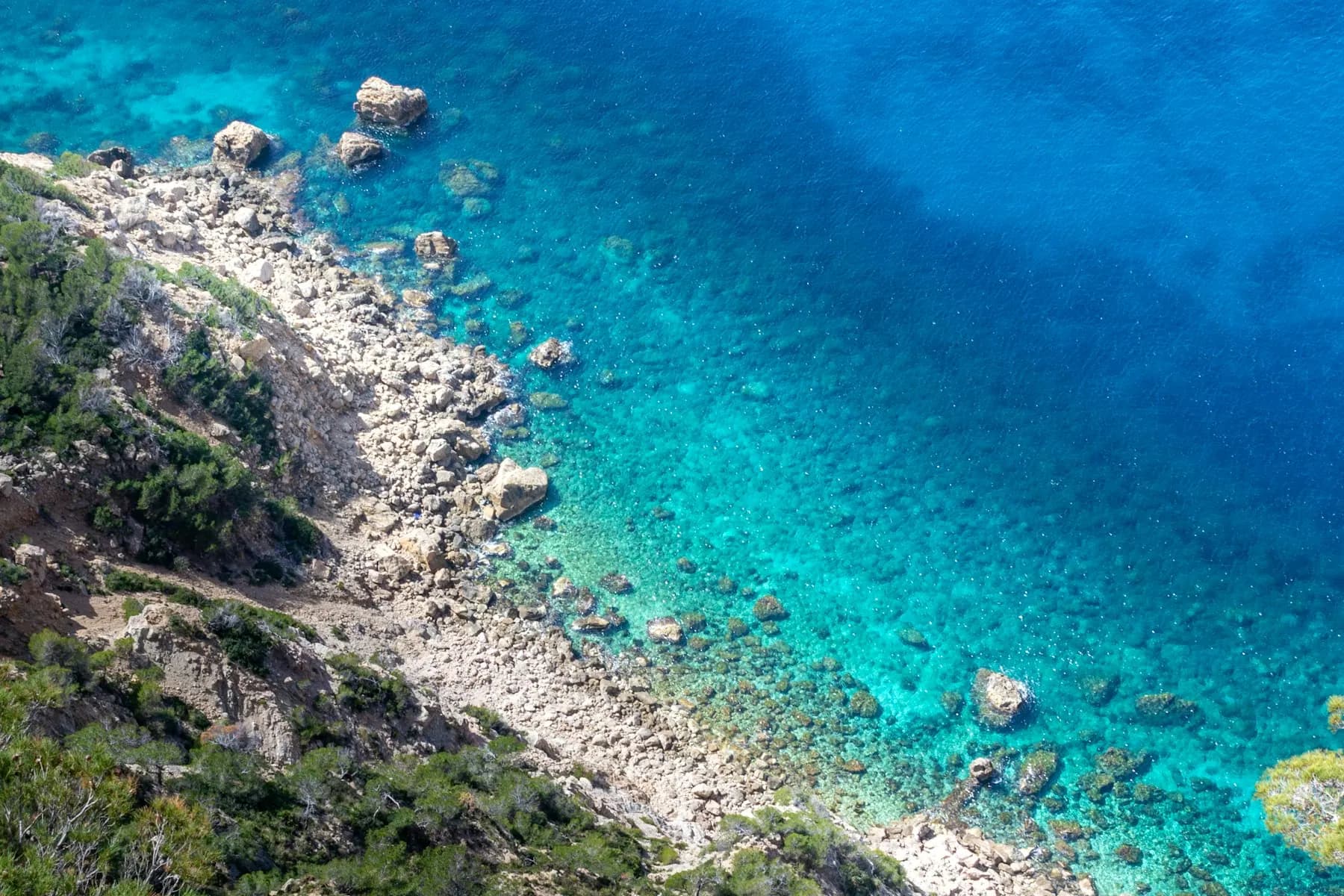 The coastline between Monterosso and Punta Mesco